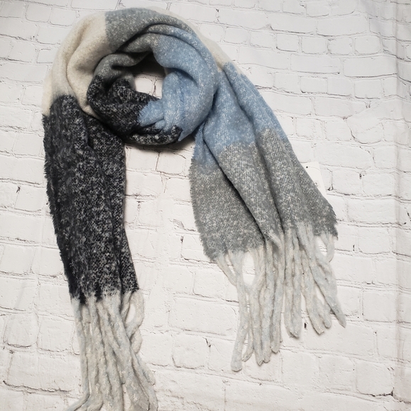 Women's chunky scarf. - Picture 2 of 9